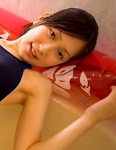 Kaori Ishii in tight bath suit shows that is ready for sea