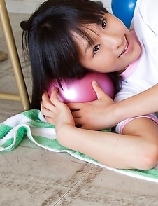 Miho Morita shows hot butt in shorts and wants to play