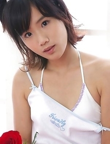 Yuzuki Hashimoto in shorts is so sexy that gets roses