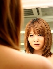 Wonderful Hitomi Yoshino posing