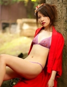Saki Seto takes geisha outfit off and shows leering curves