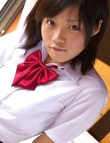 Airi Sakuragi takes uniform skirt off and shows naughty bum