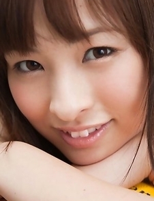 Maho Kiruma shows sexy curves in bath suit in her garden