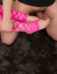 Yukari Toudou lets a guy fuck her delicious-looking feet after some teasing